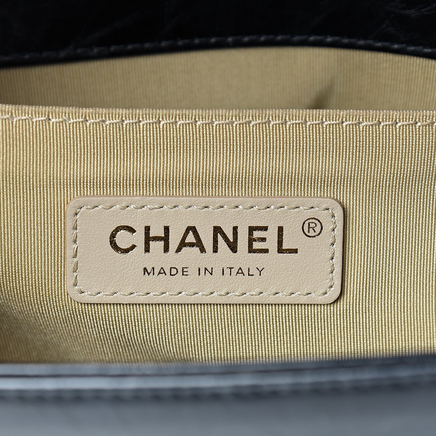 Crumpled Calfskin Chevron Chain Medium Boy Flap Black