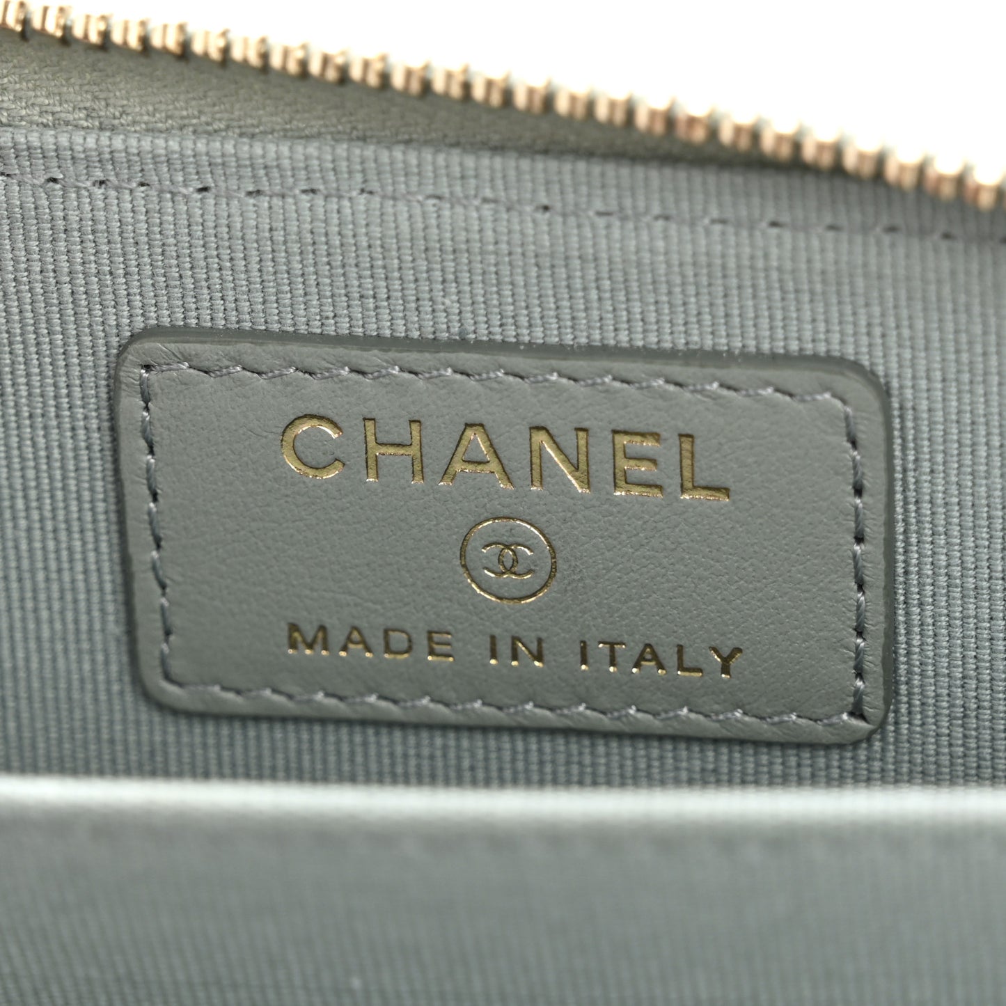 Caviar Quilted Zip Card Holder Grey