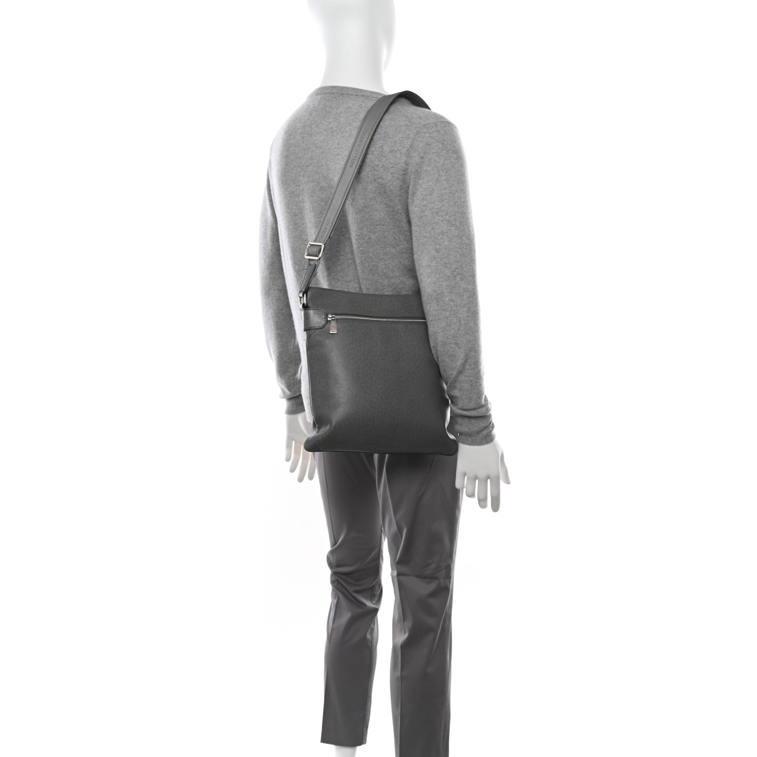 Louis Vuitton Taiga Sasha Messenger Glacier 2 of 17