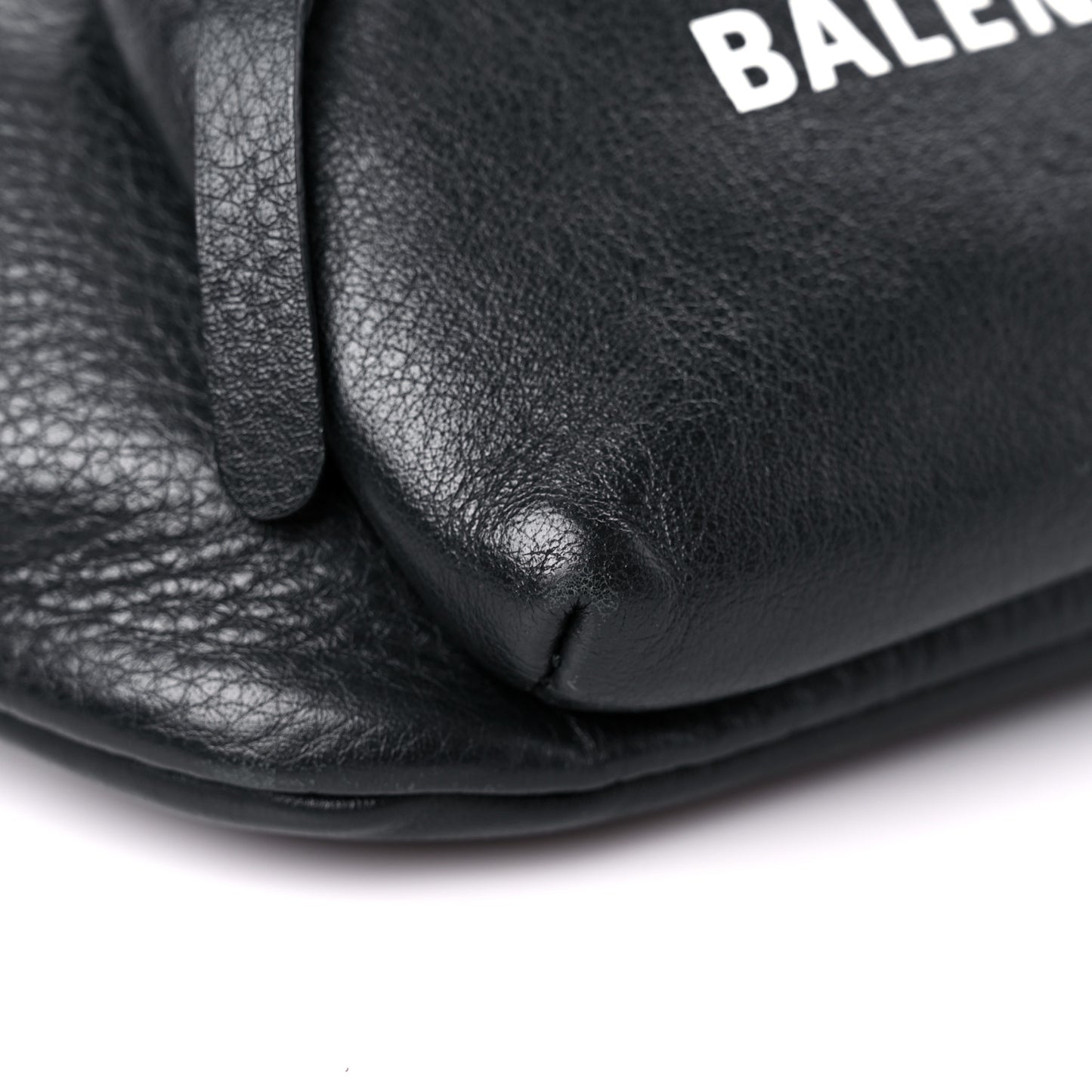 Calfskin Logo Everyday Beltpack Black