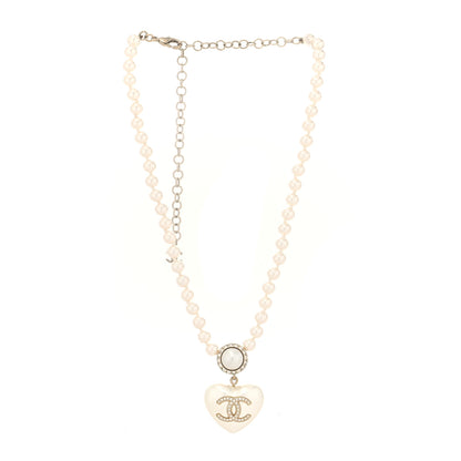 Chanel Pearl Crystal CC Heart Short Necklace Pearly White Gold 3 of 5