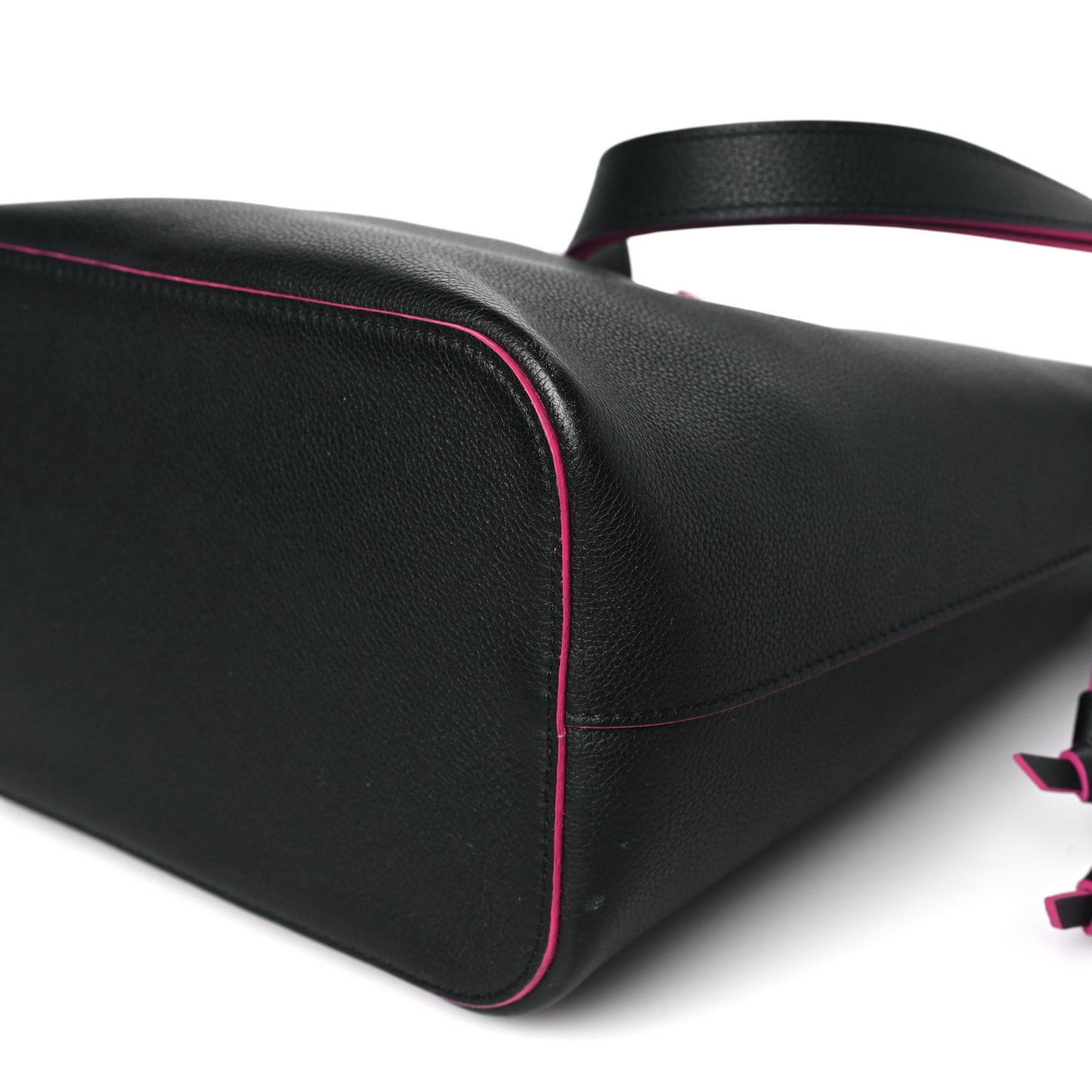Calfskin Lockme Bucket Black