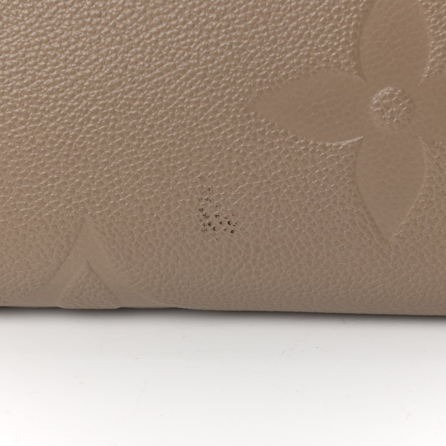 Louis Vuitton Empreinte Monogram Giant Onthego MM Tourterelle 14 of 15