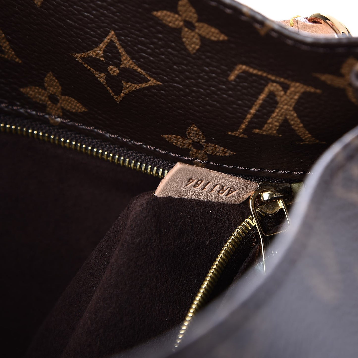 Monogram Metis