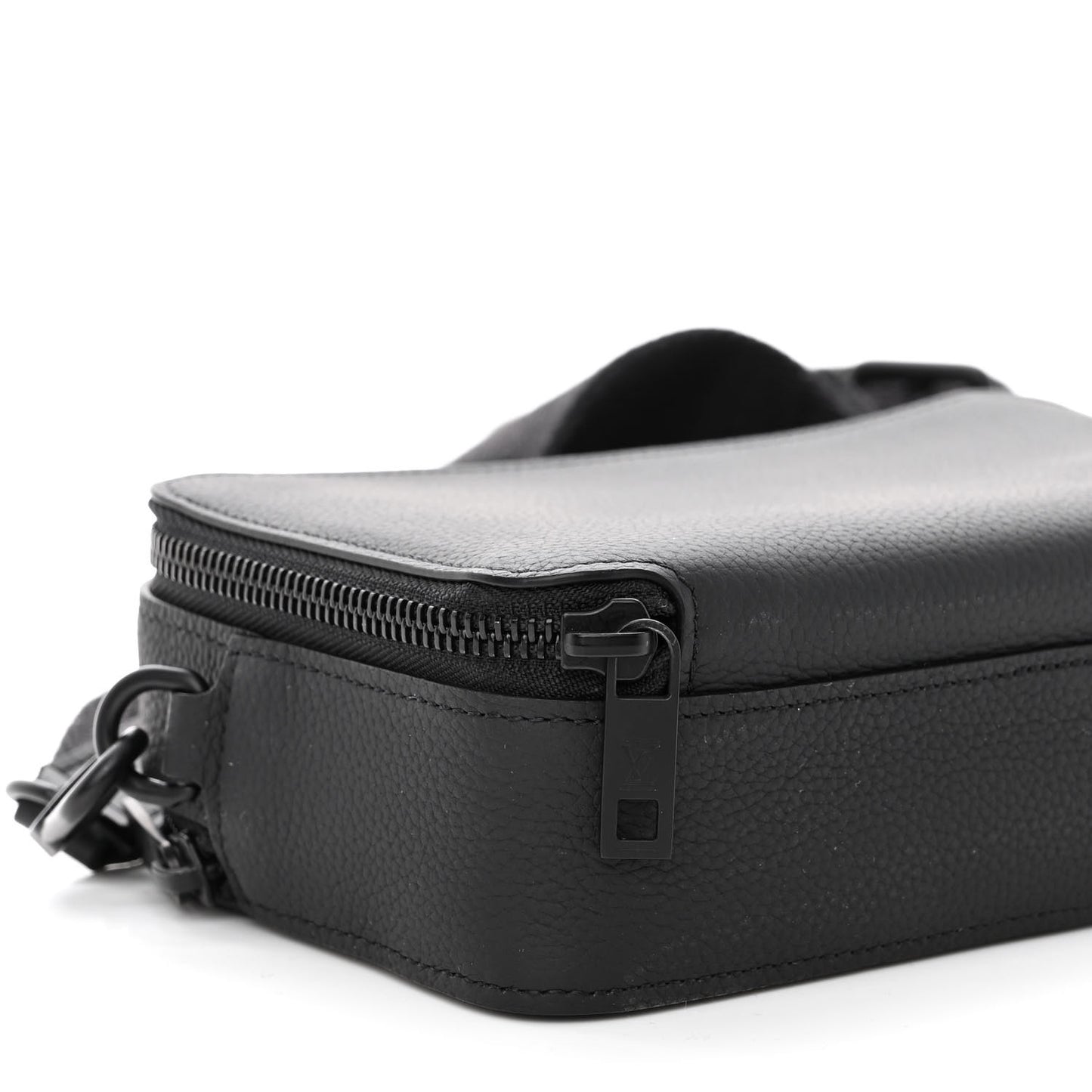 Calfskin Aerogram Alpha Wearable Wallet Black