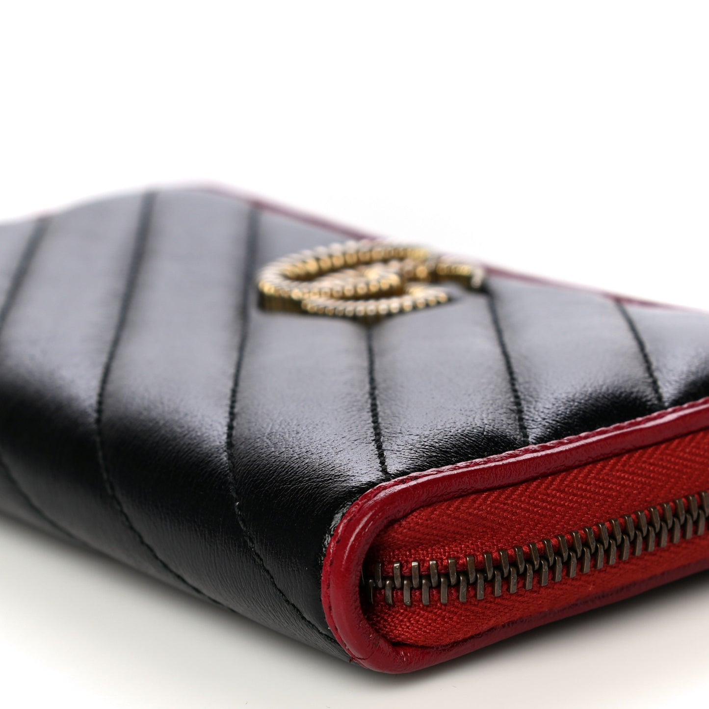 Vintage Effect Calfskin Matelasse Diagonal Torchon GG Marmont Zip Around Wallet Black Romantic Cherry