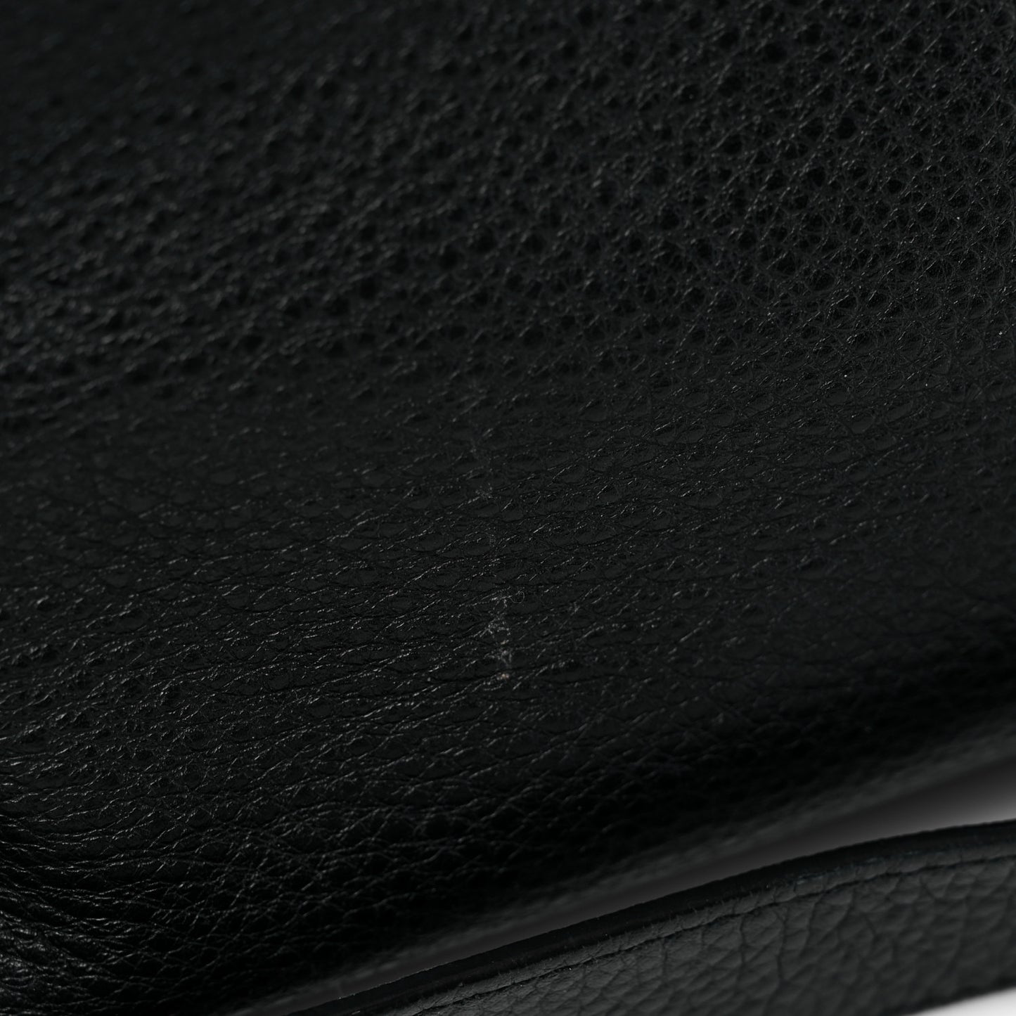 Waxy Grained Calfskin Medium Nightingale Black