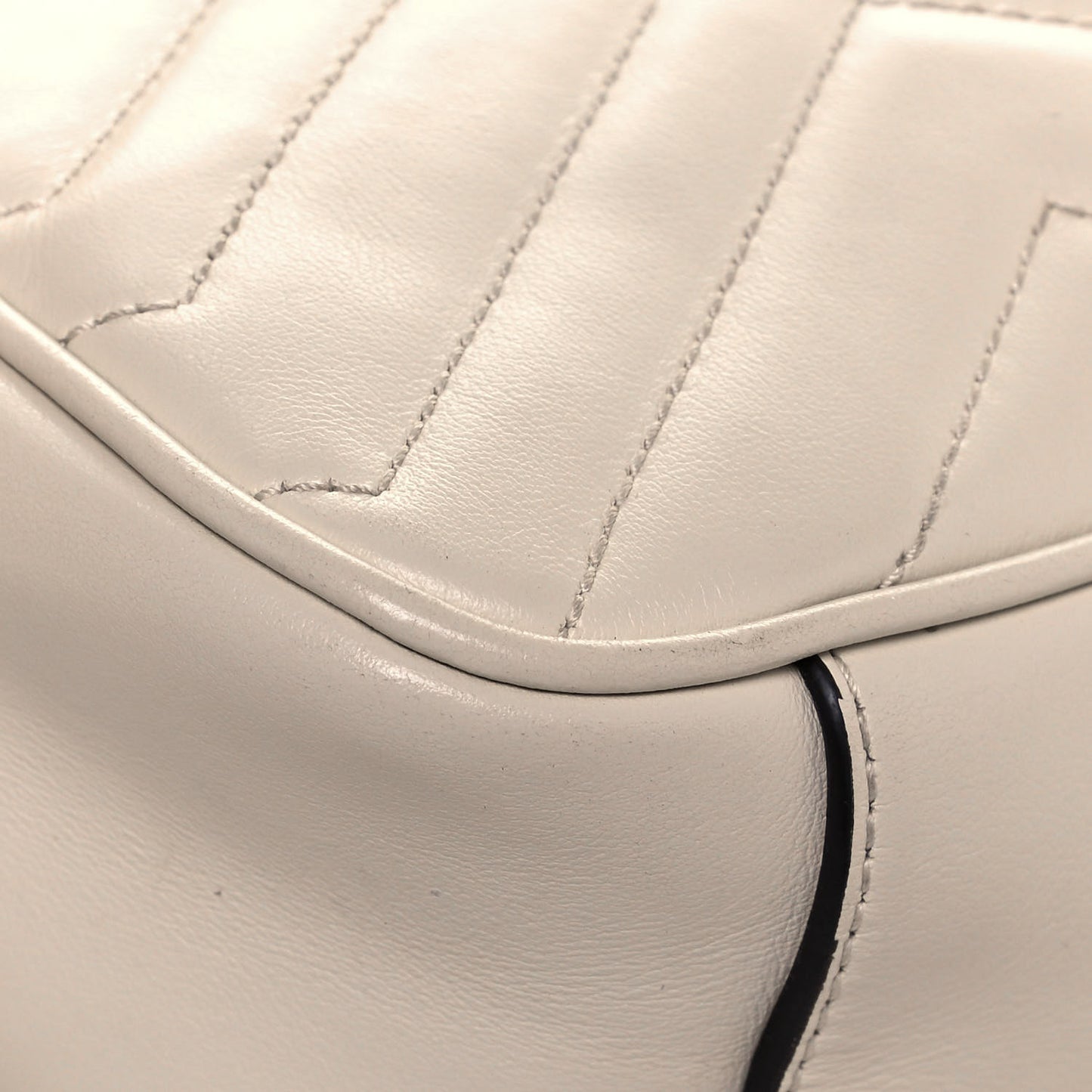 Calfskin Matelasse Small GG Marmont Shoulder Bag White