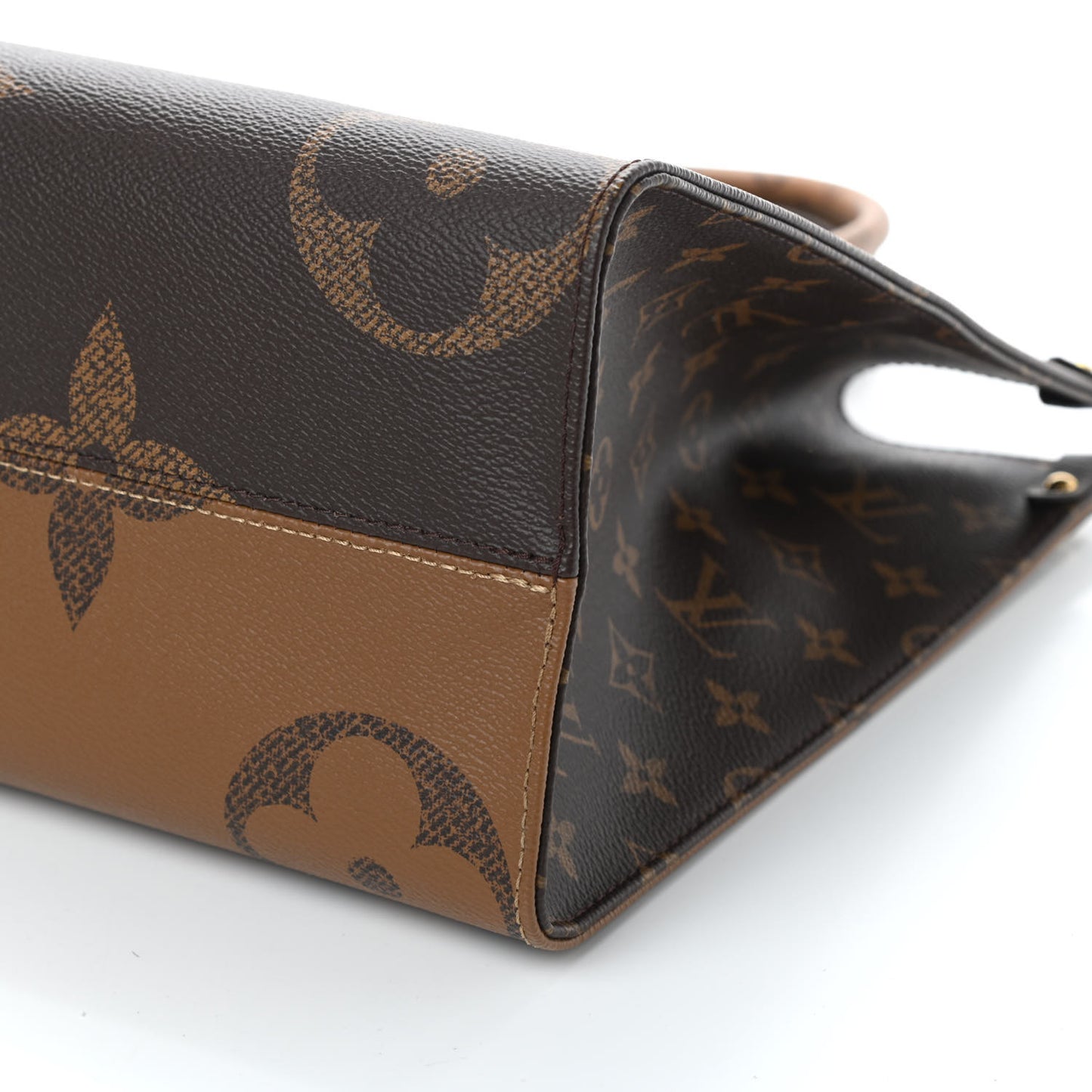 Reverse Monogram Giant Onthego MM