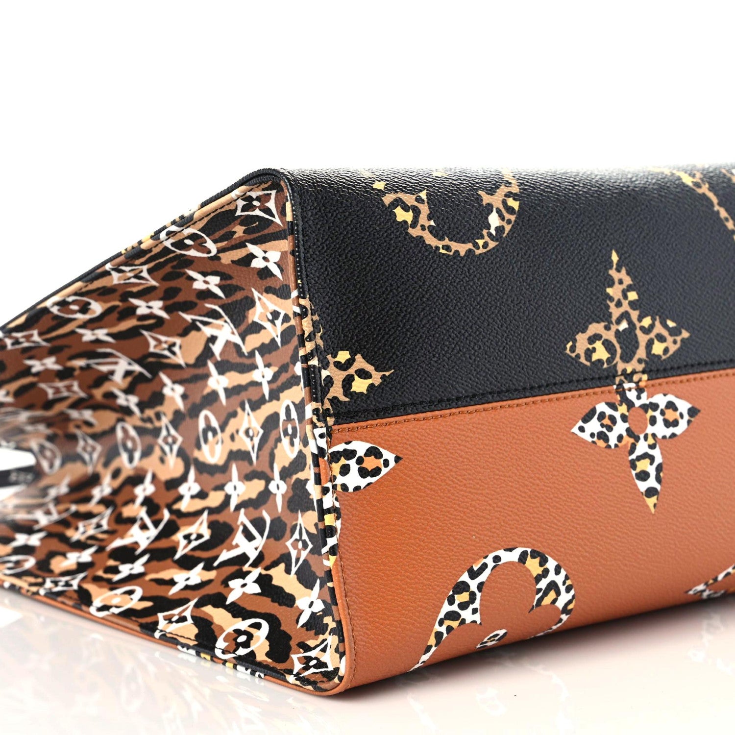 Louis Vuitton Monogram Giant Jungle Onthego GM Black 5 of 10