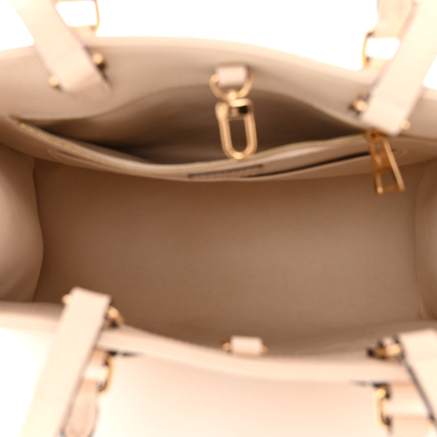 Louis Vuitton Empreinte Monogram Giant Onthego MM Creme 5 of 9