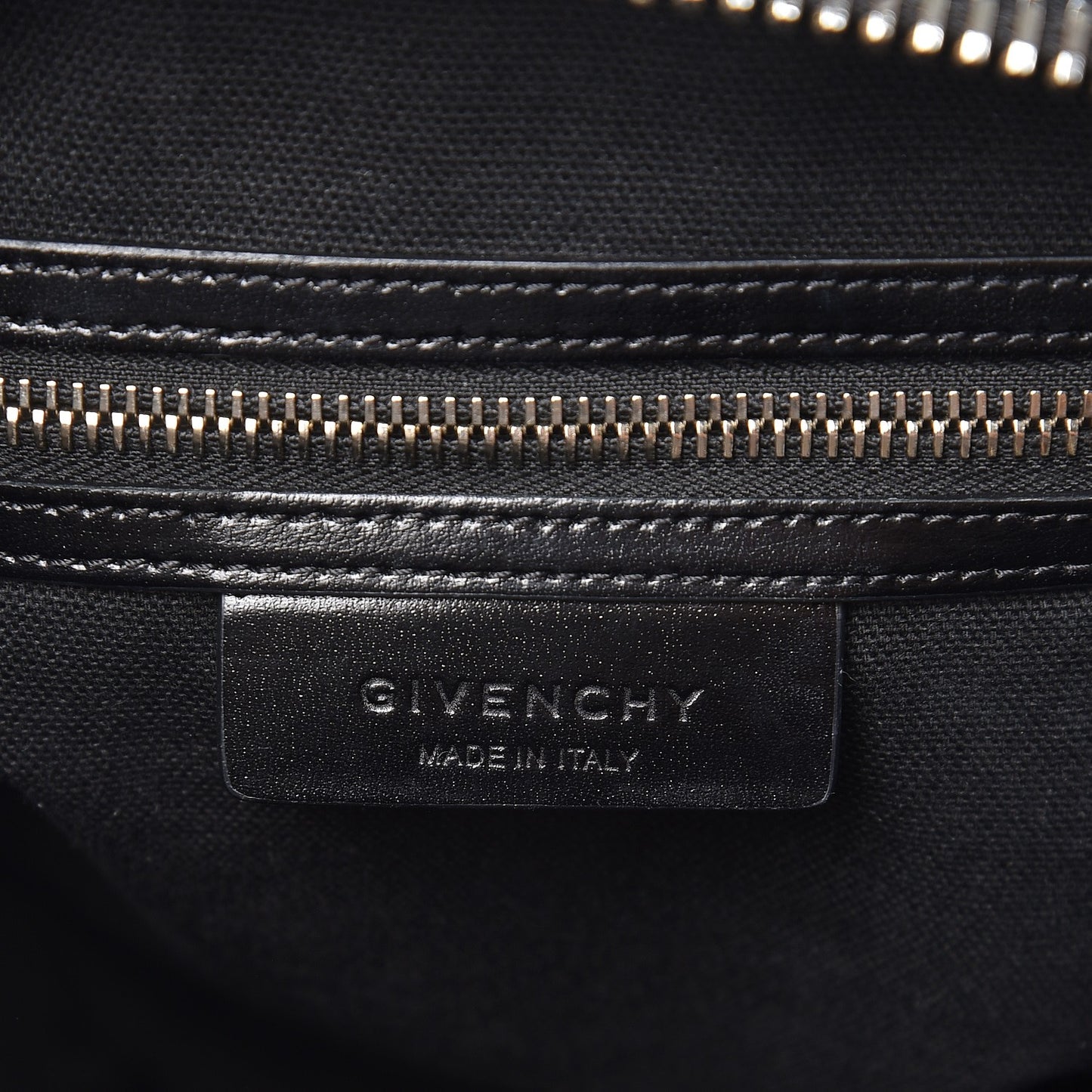 Shiny Lord Calfskin Medium Antigona Black