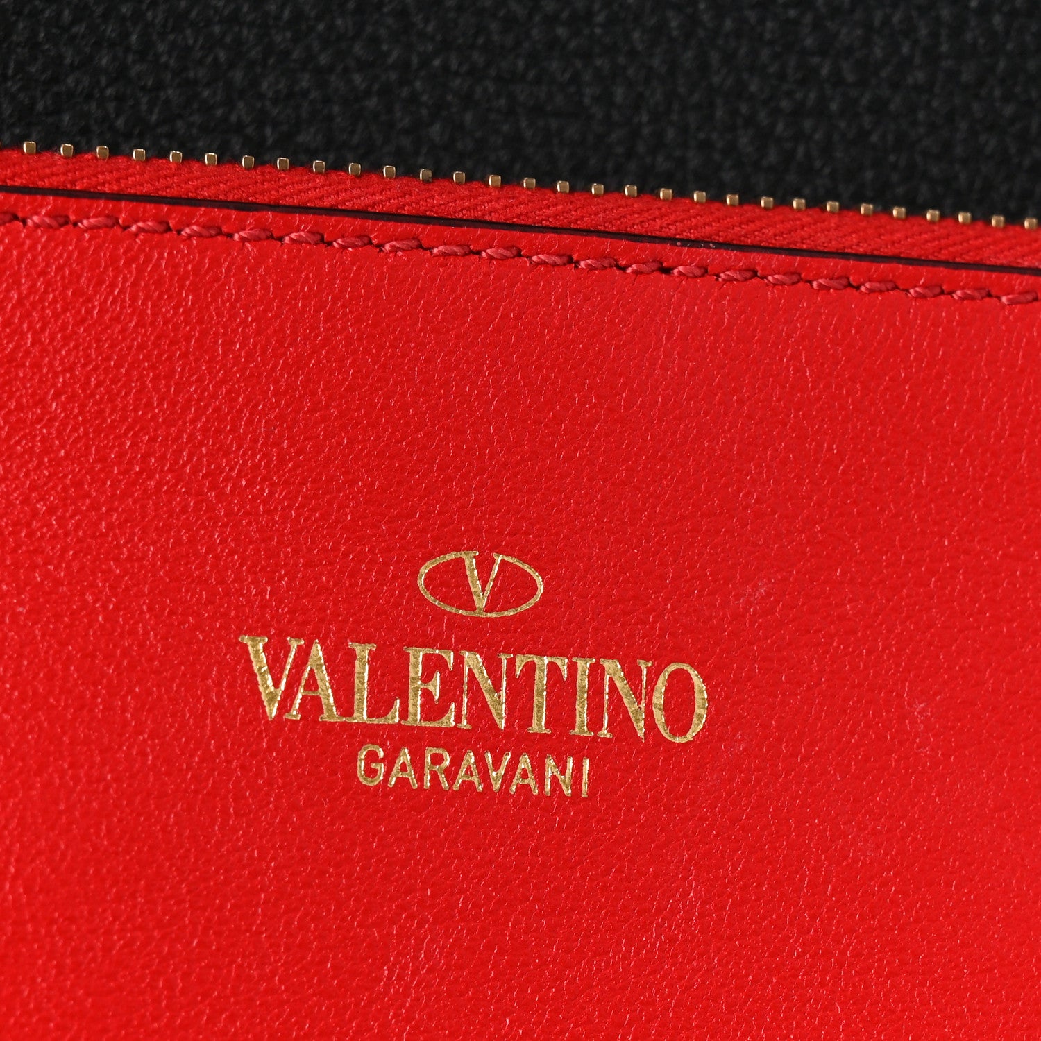 Valentino Garavani Grainy Calfskin Escape Hobo Bag Black 7 of 10