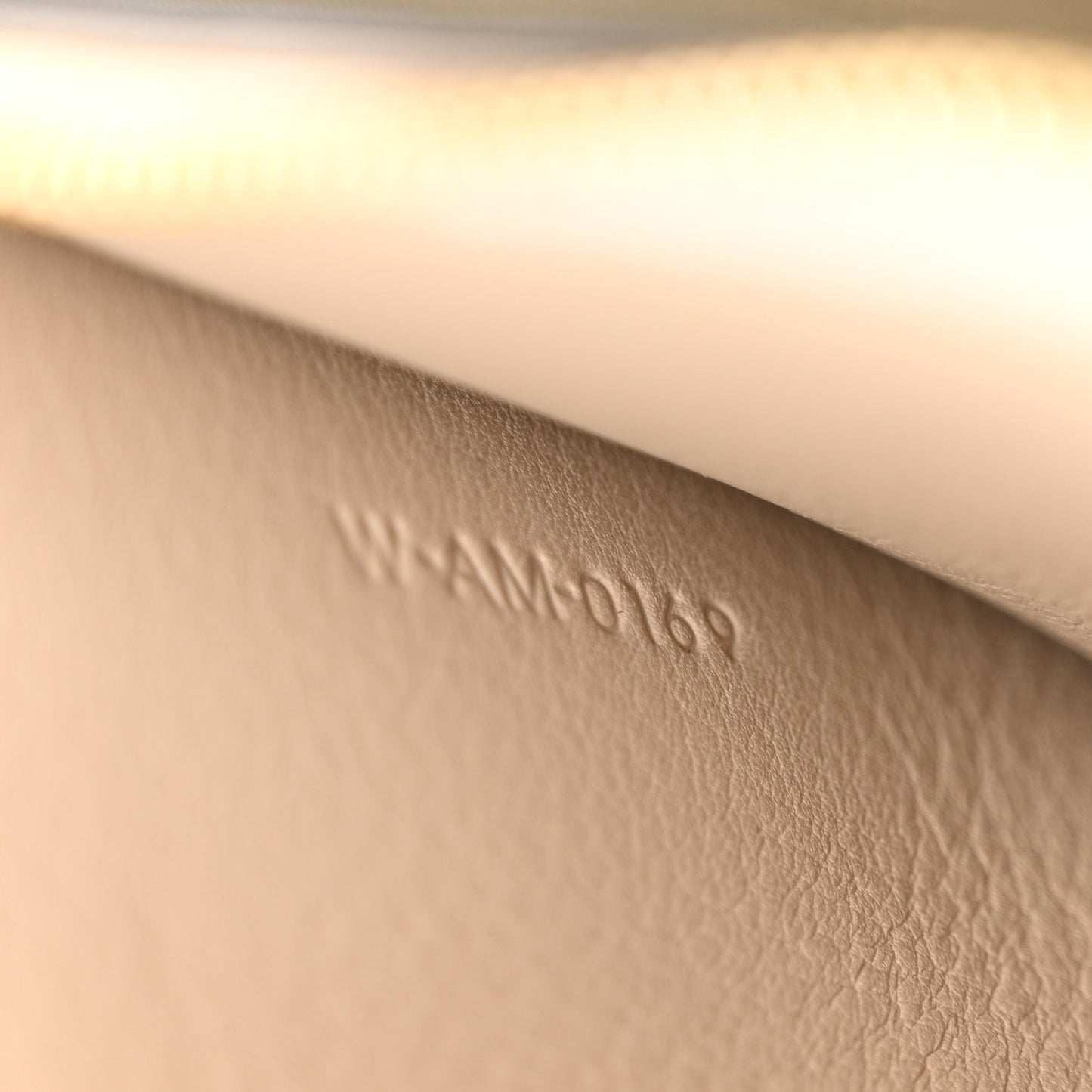 Shiny Smooth Calfskin Medium Frame Shoulder Bag Grege Storm