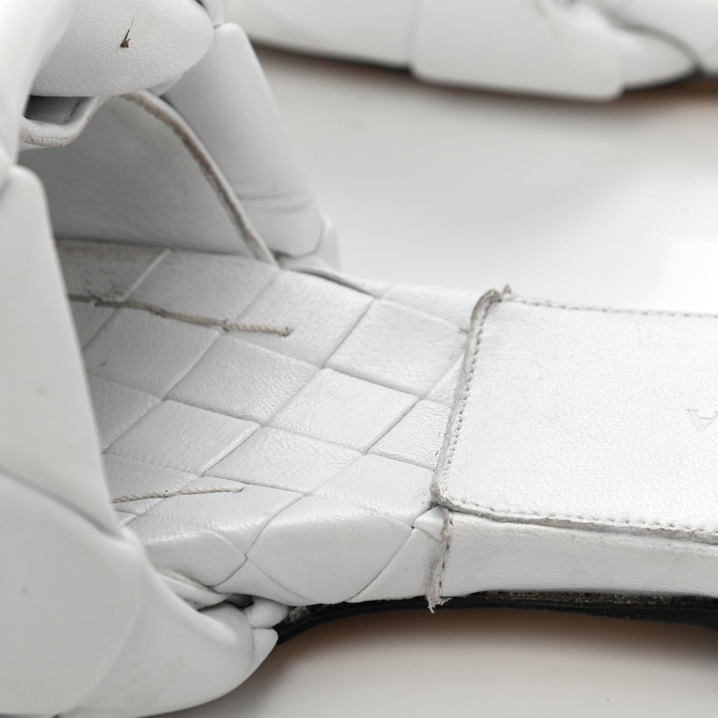Nappa Maxi Intrecciato Lido Flat Sandals 39.5 Optic White
