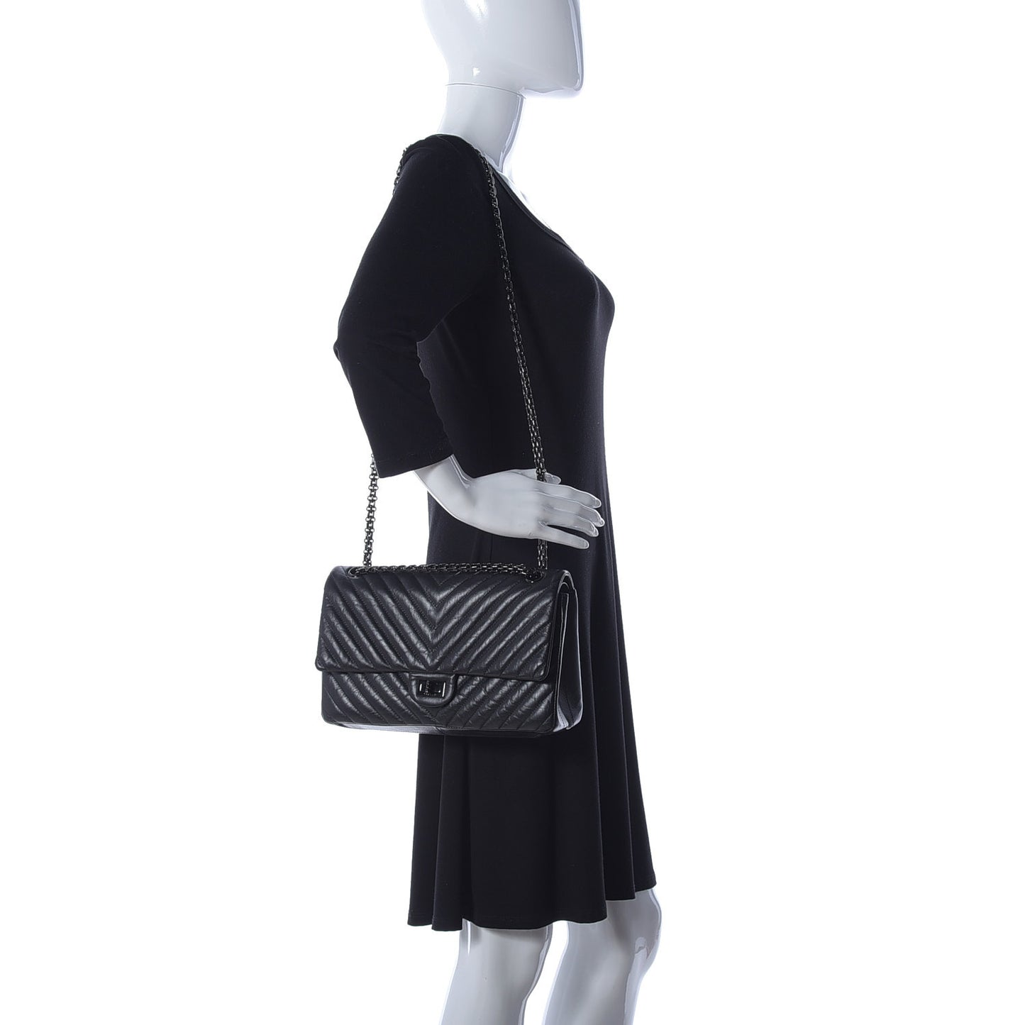 Aged Calfskin Chevron Quilted 2.55 Reissue 226 So Black