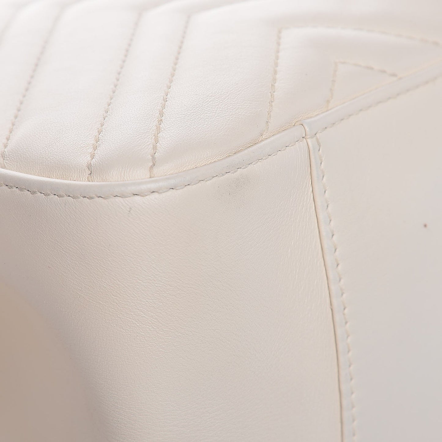 Calfskin Matelasse Medium GG Marmont Shoulder Tote Bag White