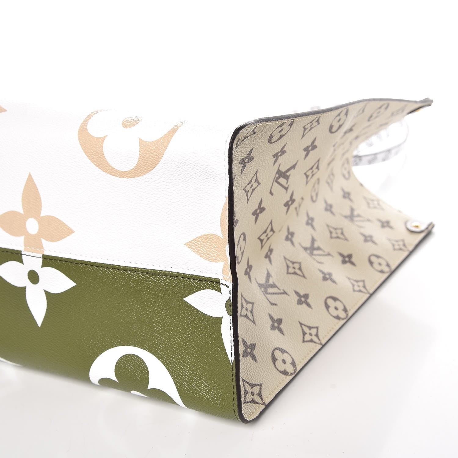 Louis Vuitton Monogram Giant Onthego GM Kaki Beige 9 of 9