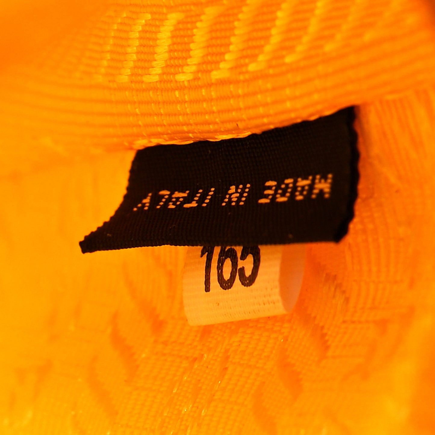 Tessuto Nylon Saffiano Re-Edition 2005 Shoulder Bag Giallo