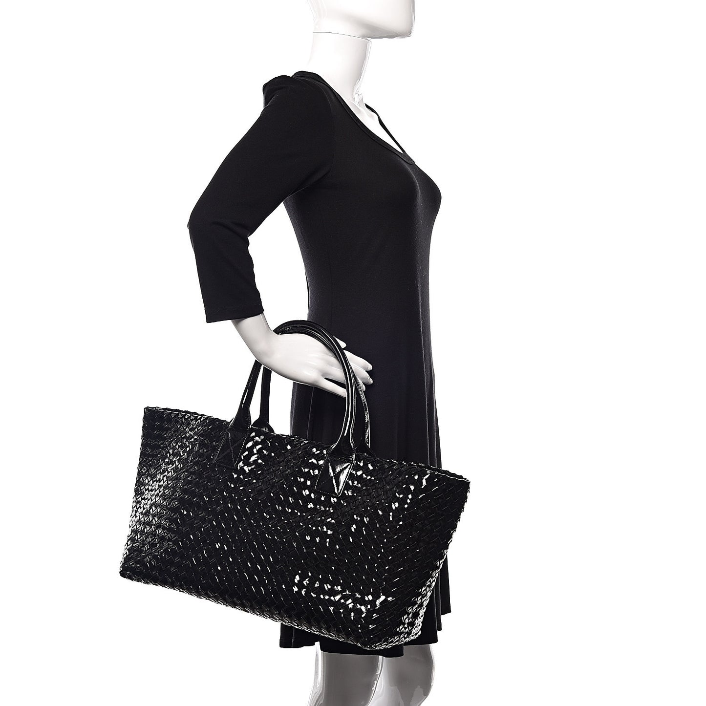 Spazzolato Nappa Intrecciato Medium Moon Cabat Black