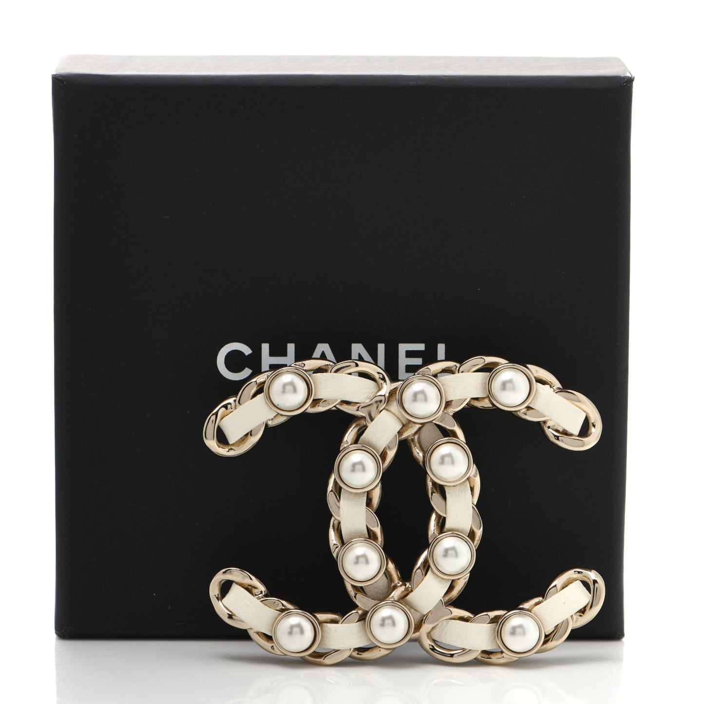Lambskin Pearl Chain CC Brooch Gold White