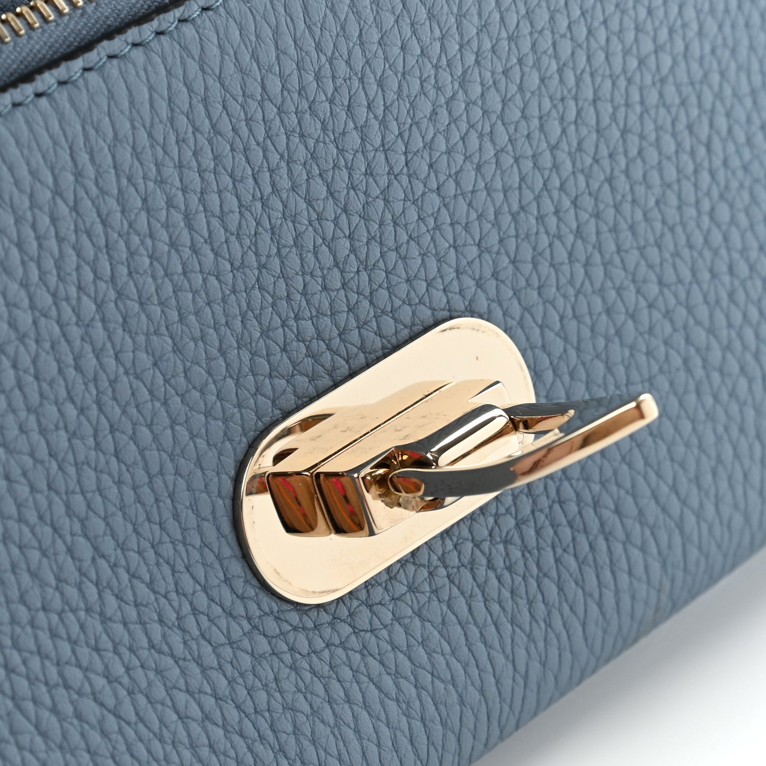Valentino Garavani Pebbled Calfskin Rockstud Flip Lock Wallet On Chain Niagara 9 of 9