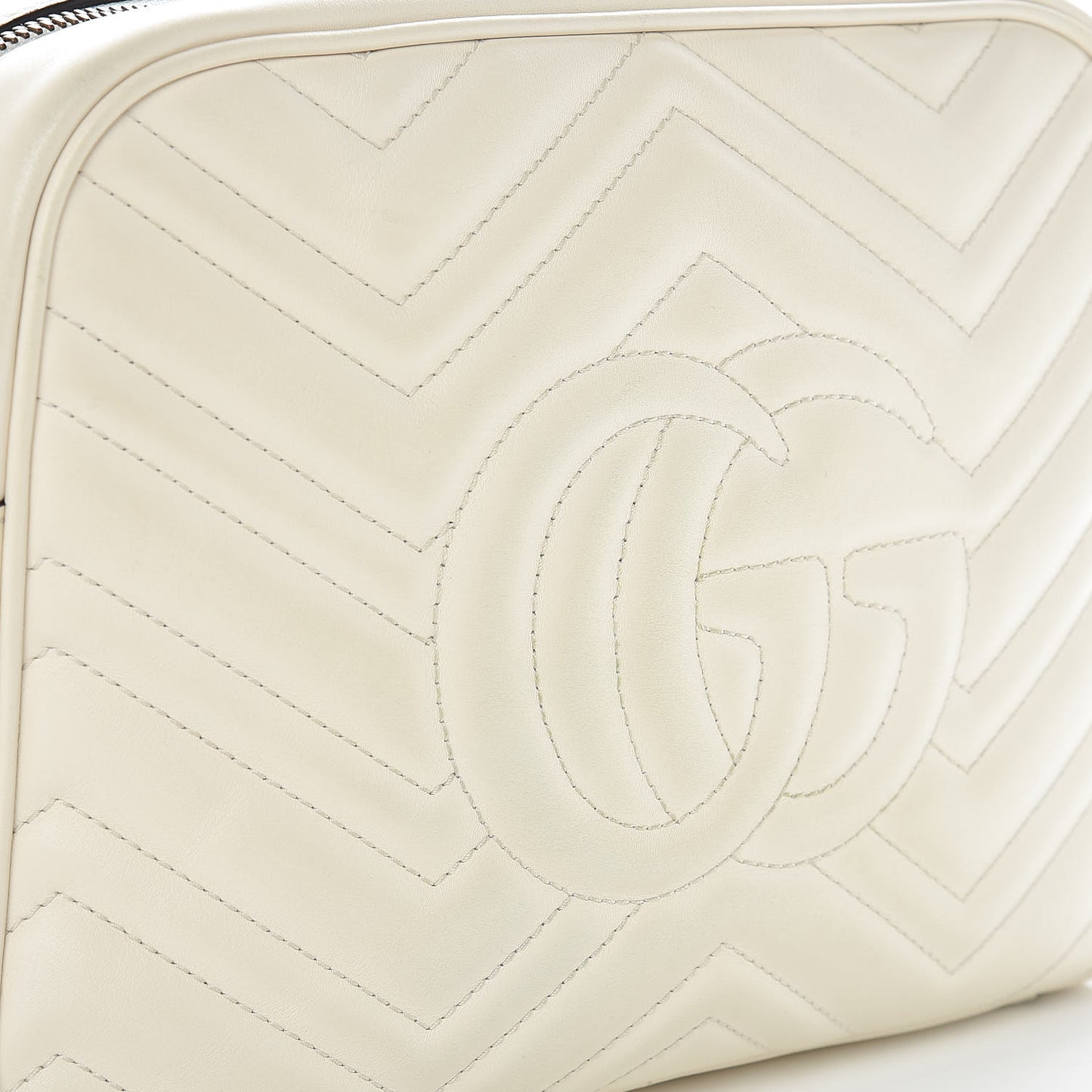 Calfskin Matelasse Medium GG Marmont Chain Shoulder Bag Mystic White