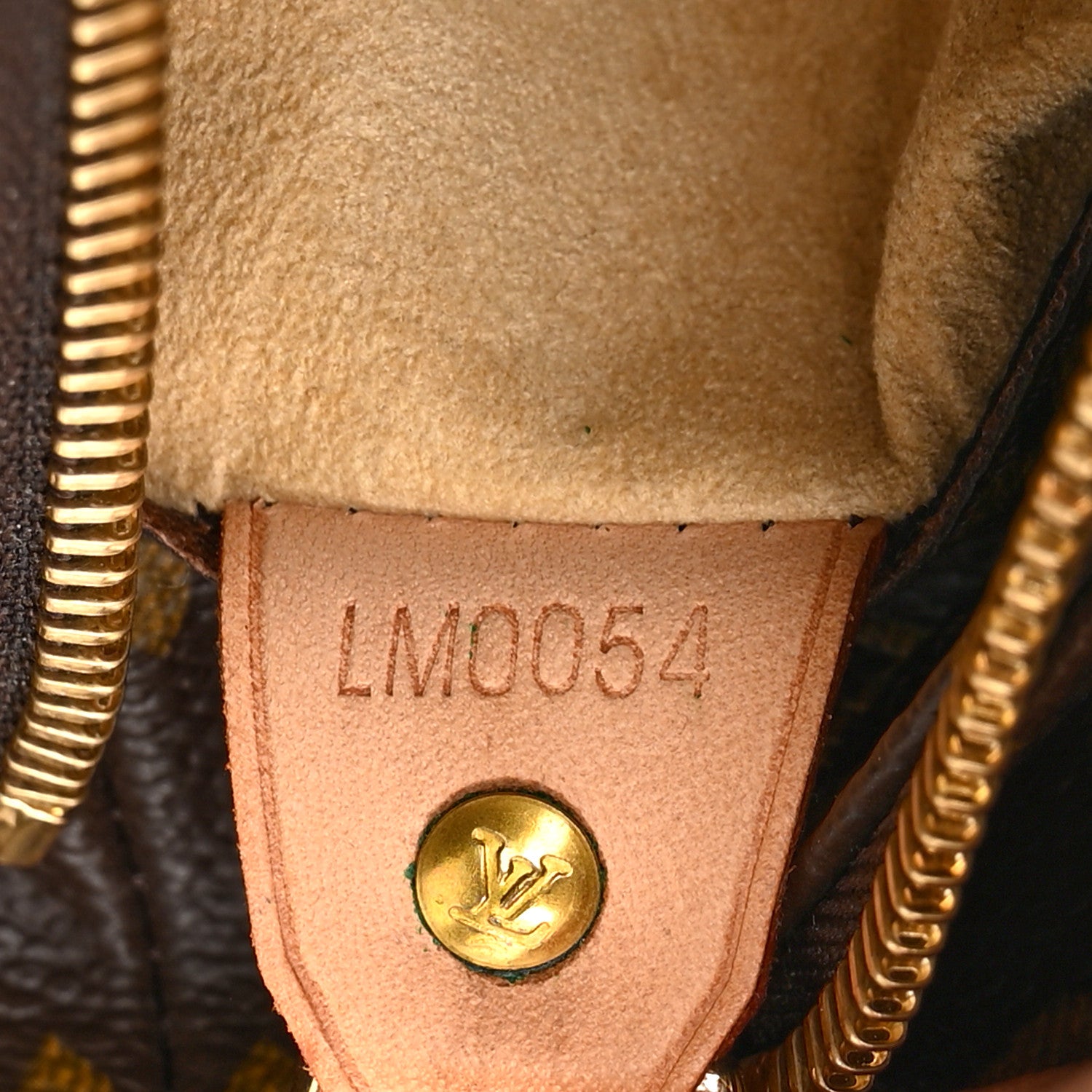 Louis Vuitton Monogram Luco 7 of 10