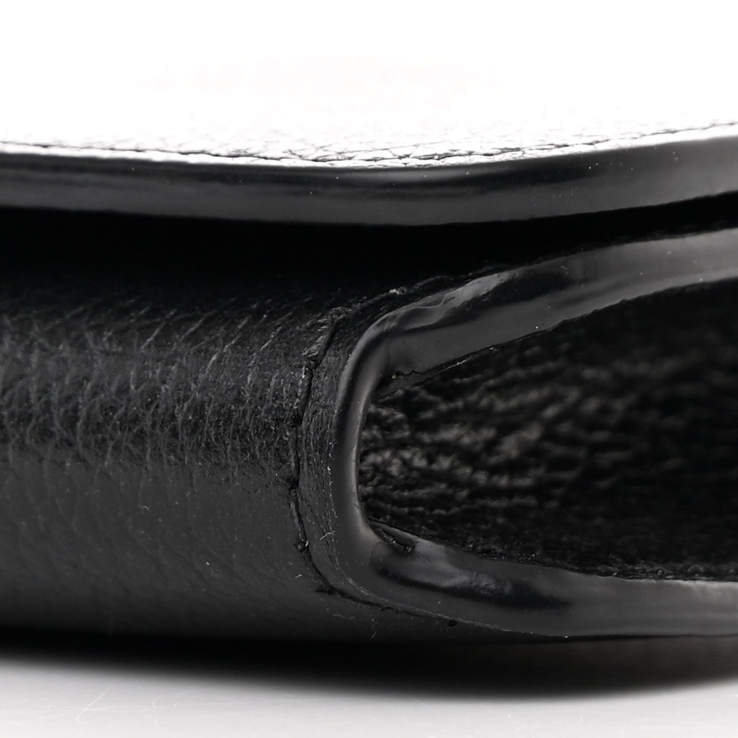 Grained Calfskin Logo Cash Phone Holder Wallet On Chain Black White