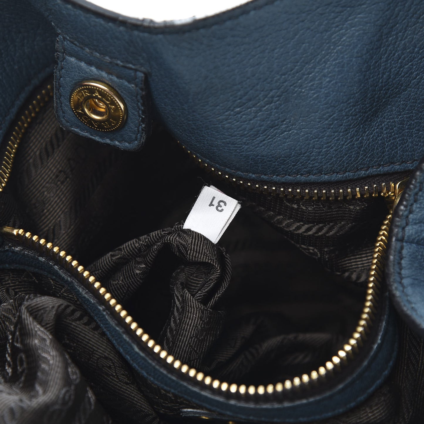 Vitello Daino Expandable Shoulder Bag