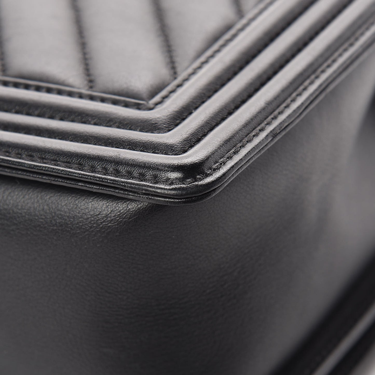Calfskin Chevron Quilted New Medium Boy Flap Black