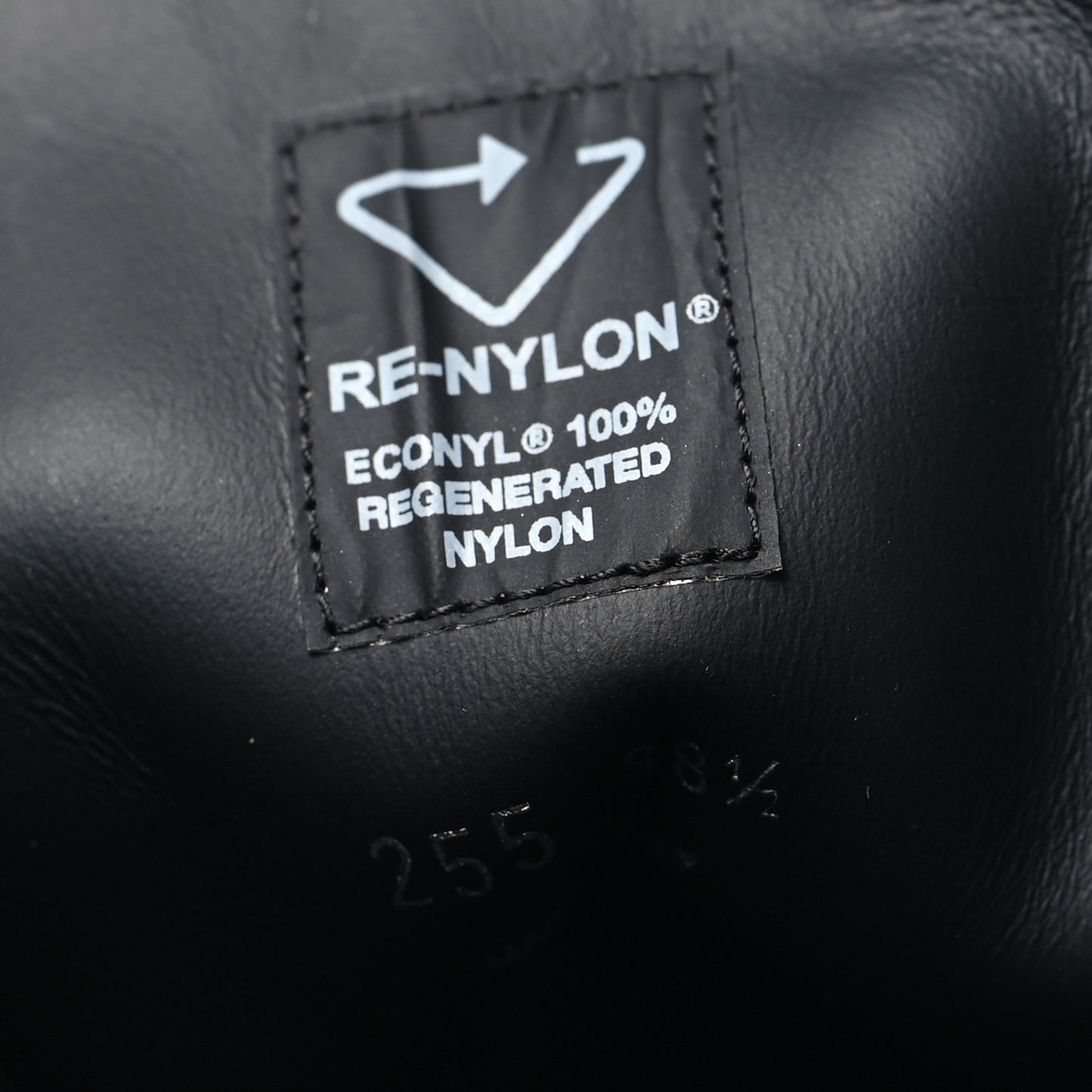Spazzolato Rois Nylon Metal Triangle Logo Monolith Pouch Pocket 55mm Boots 38.5 Black