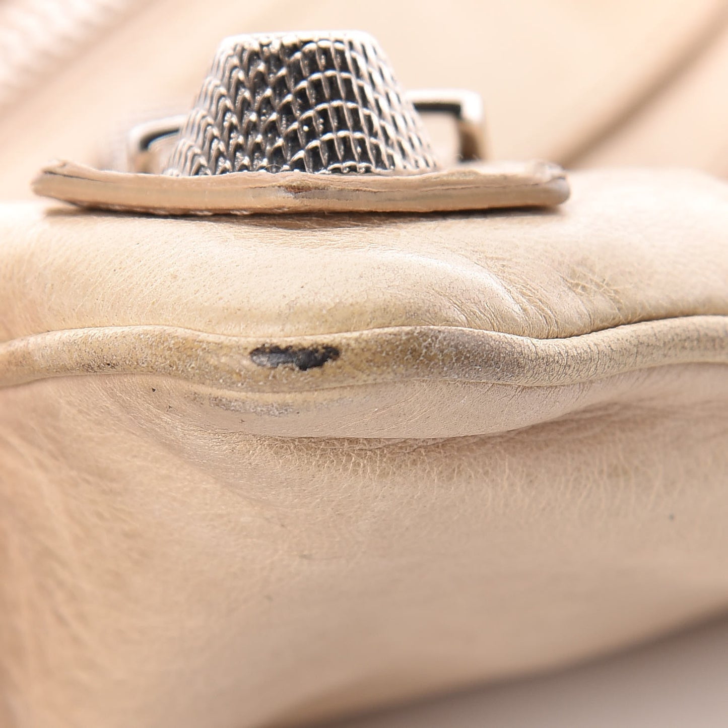 Agneau Giant 21 Silver Hardware Flat Handle Clutch Praline