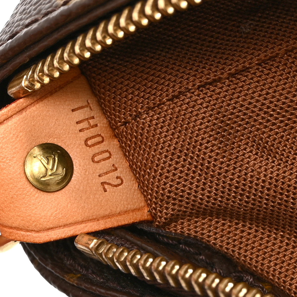 Louis Vuitton Monogram Cabas Mezzo 7 of 10