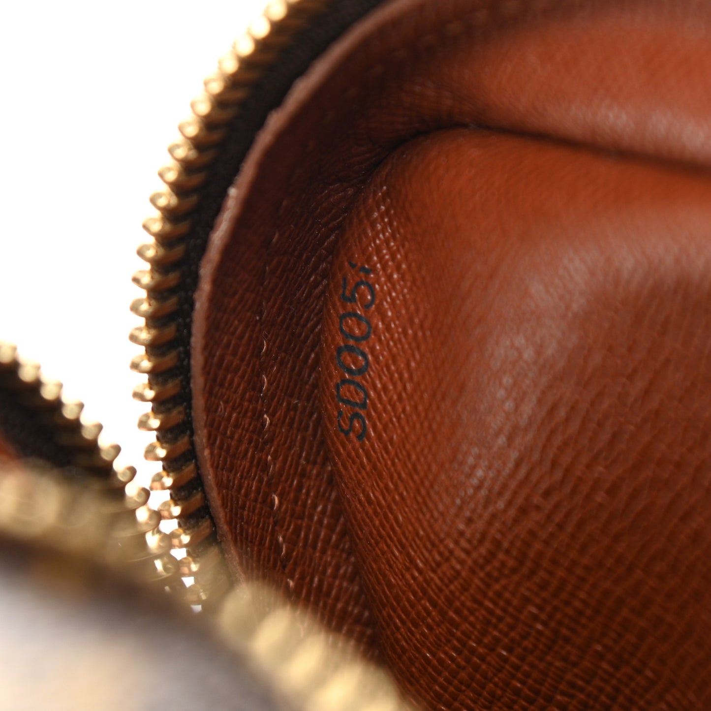 Monogram Amazone
