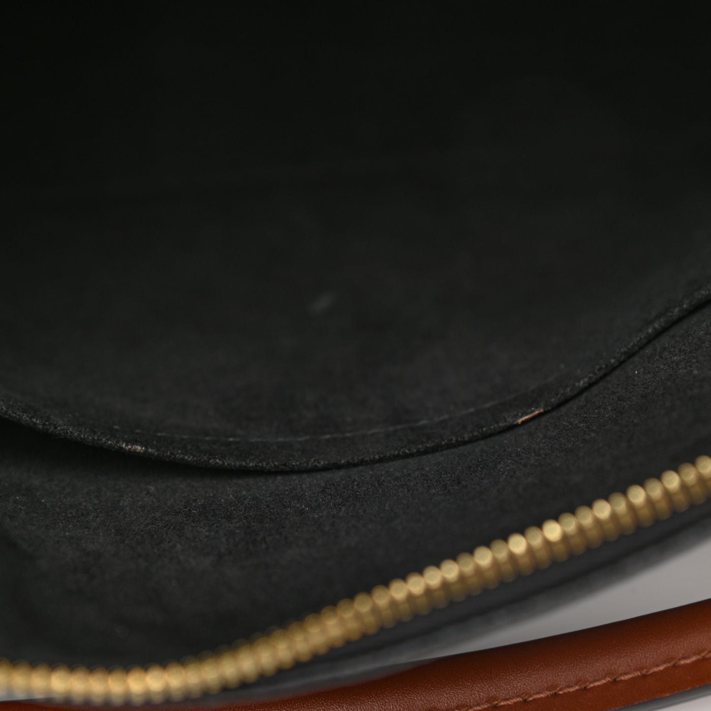 Monogram V Tote MM Black