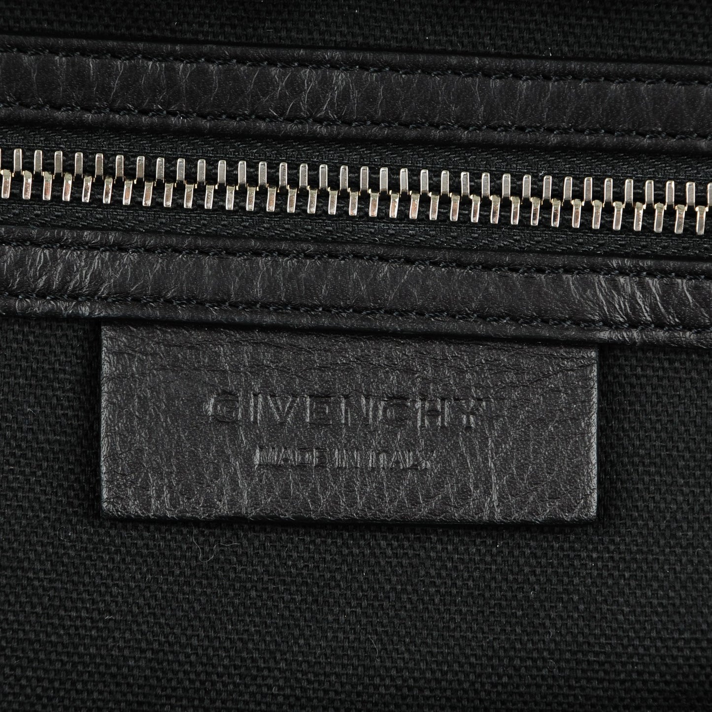 Waxed Calfskin Studded Medium Nightingale Black