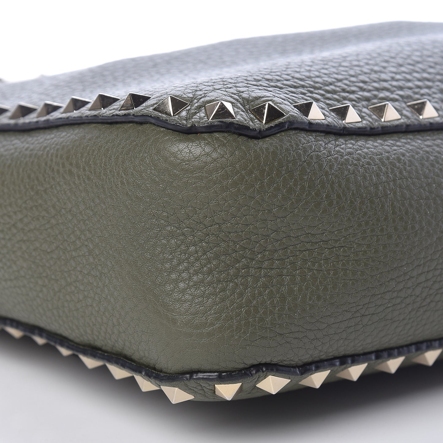 Pebbled Calfskin Small Rockstud Flip-Lock Messenger Bag Oasis