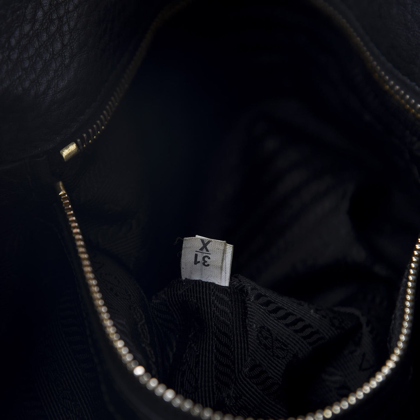 Vitello Daino Shoulder Bag Black