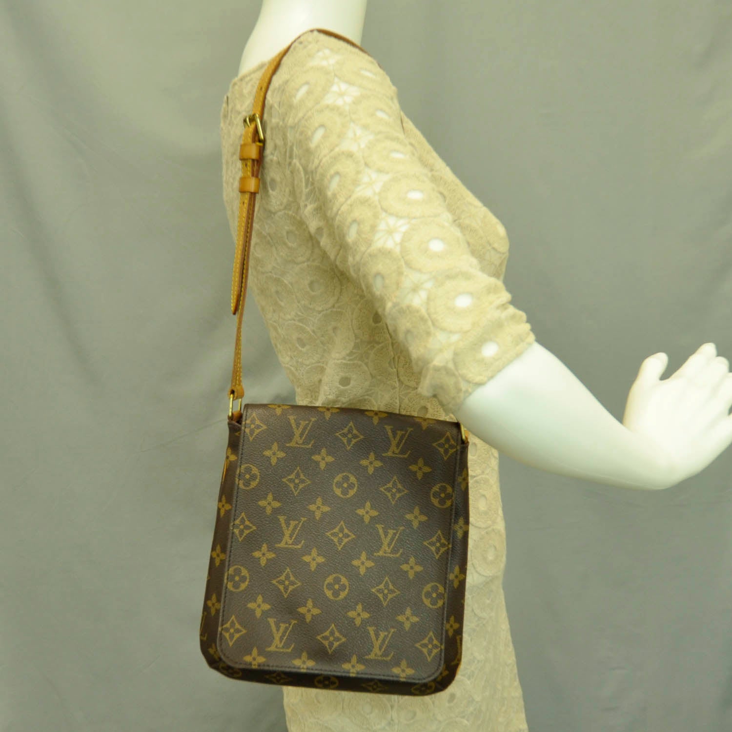 Louis Vuitton Monogram Musette Salsa 2 of 9