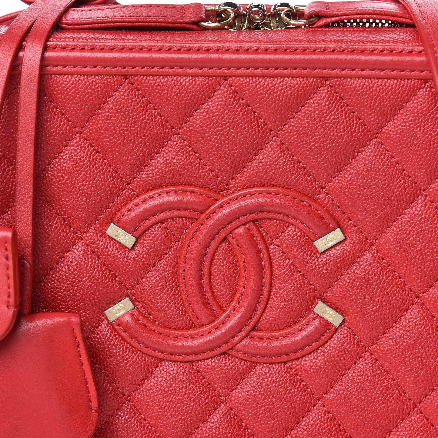 Caviar Quilted Medium CC Filigree Vanity Case Red
