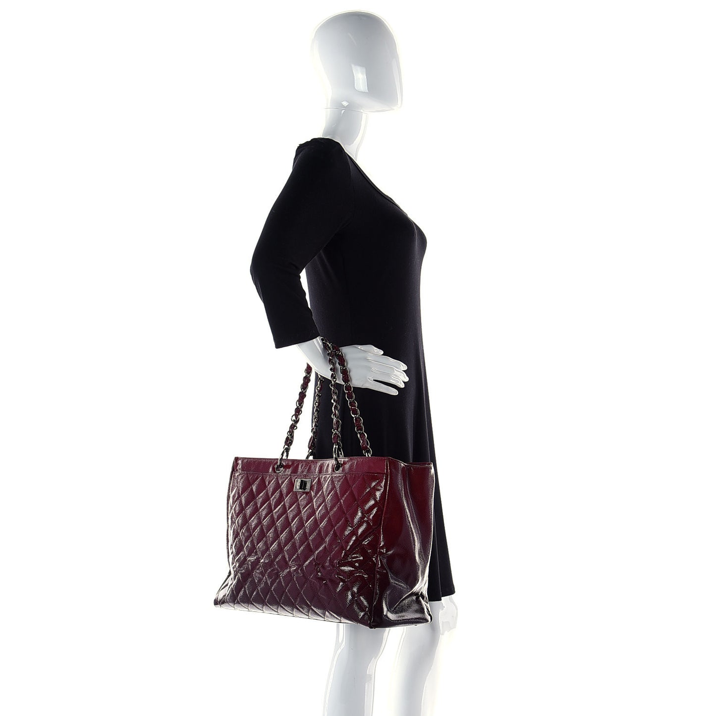 Patent Caviar Diamond Quilted Large Shine Reissue Tote Red