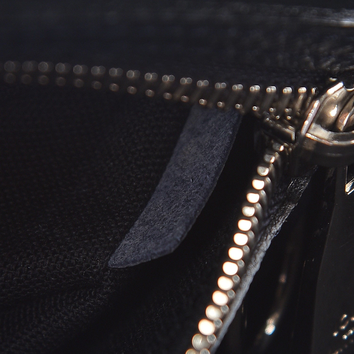 Louis Vuitton Taiga Milo Messenger Boreal 7 of 15