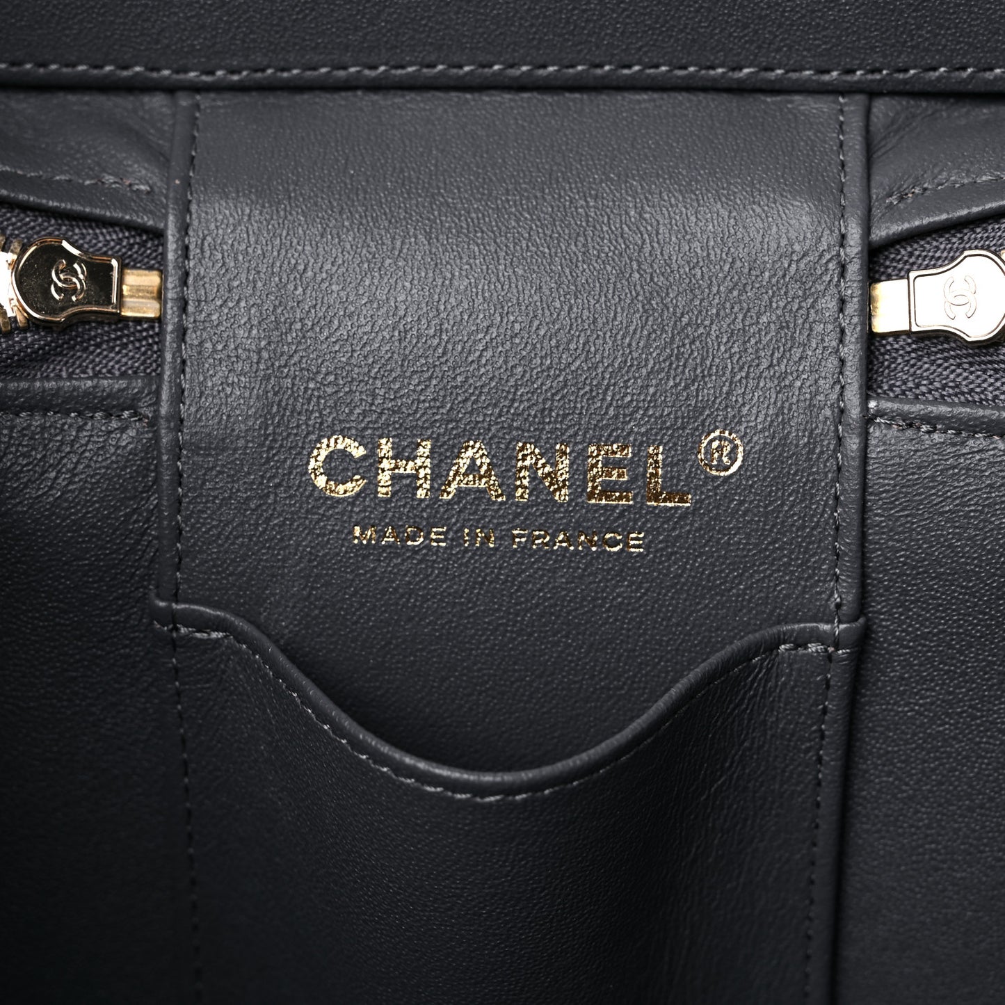 Caviar Quilted Small Top Handle Vanity Case With Chain Dark Grey