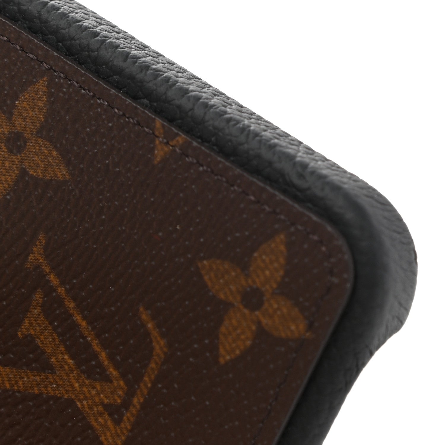 Louis Vuitton Monogram iPhone 12/12 Pro Bumper Black 1026662
