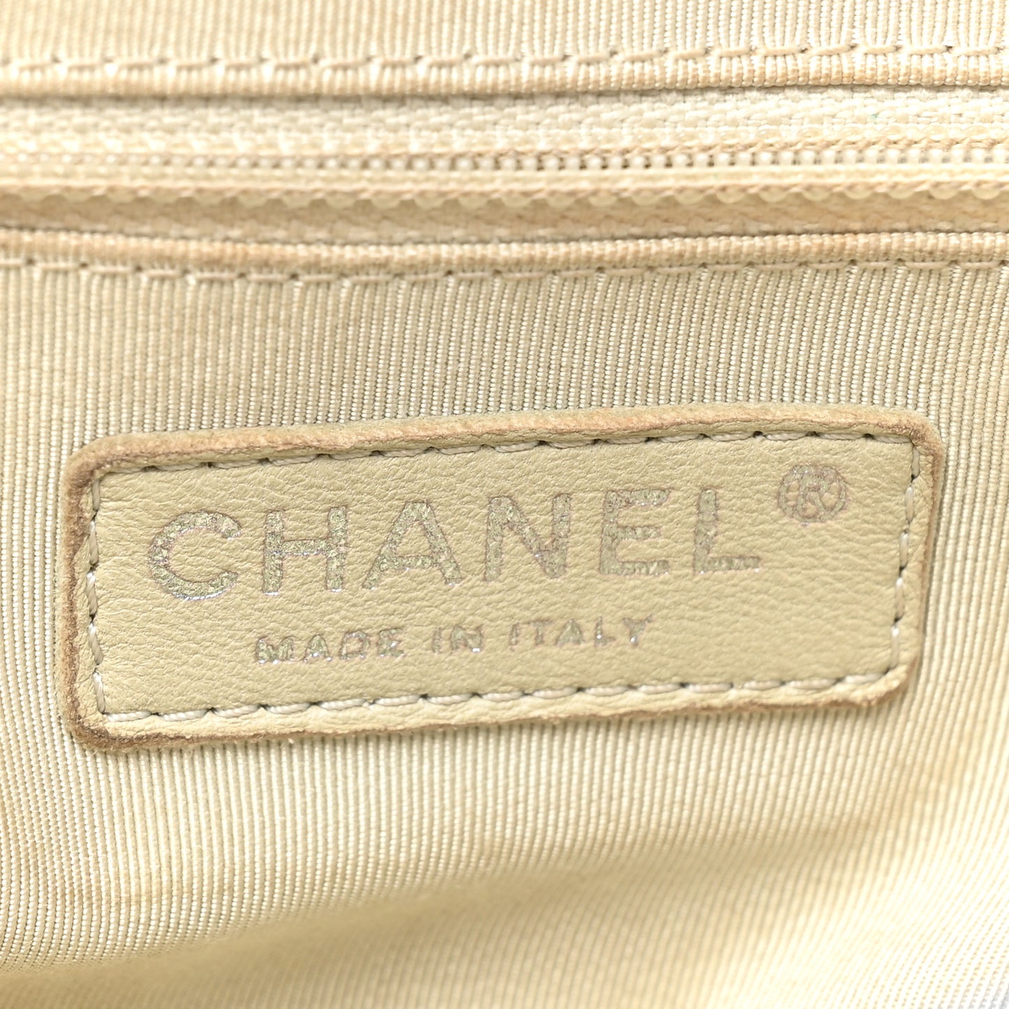 Washed Lambskin Quilted Medium Chain Around Messenger Blue