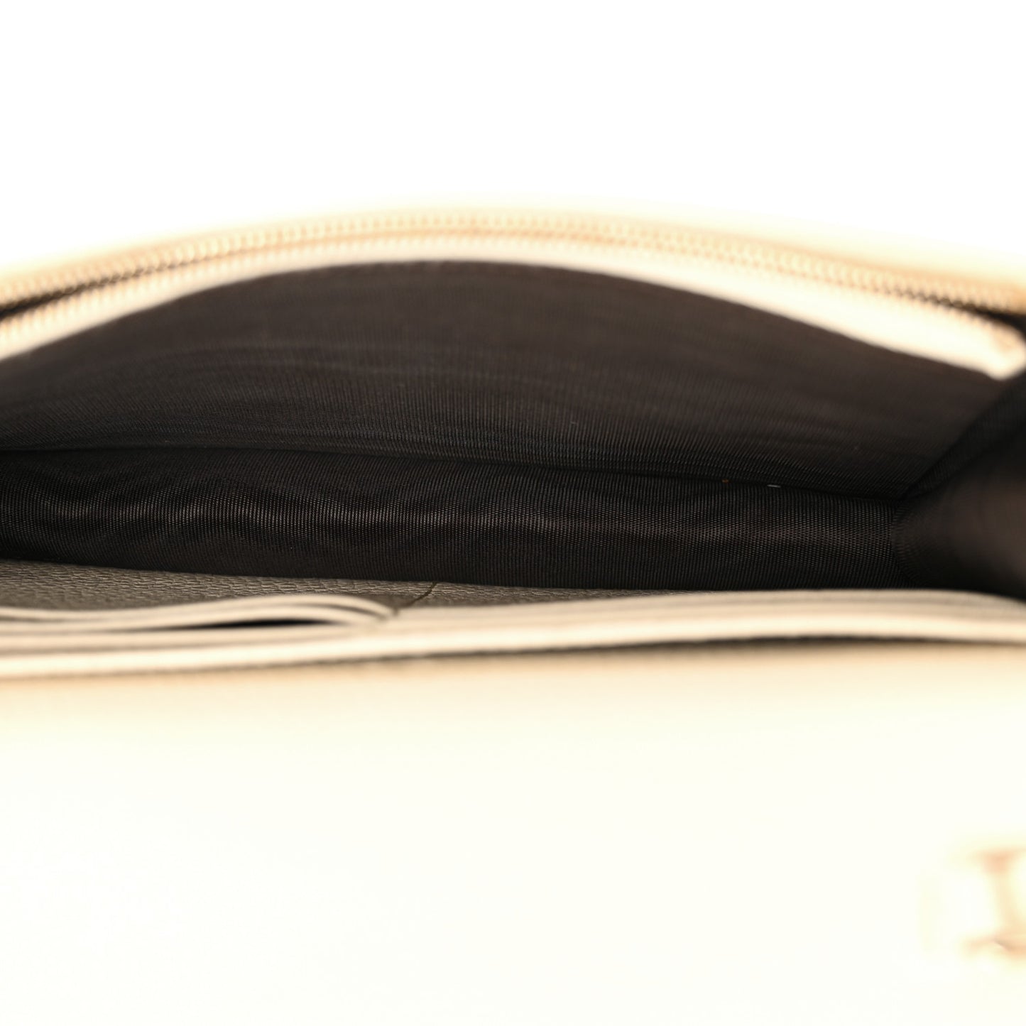 Pebbled Calfskin Soho Wallet on Chain Ivoire