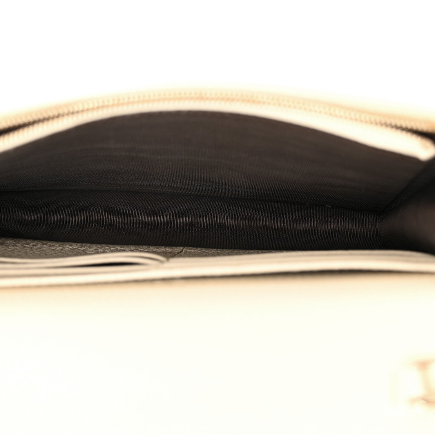 Gucci Pebbled Calfskin Soho Wallet on Chain Ivoire 5 of 11