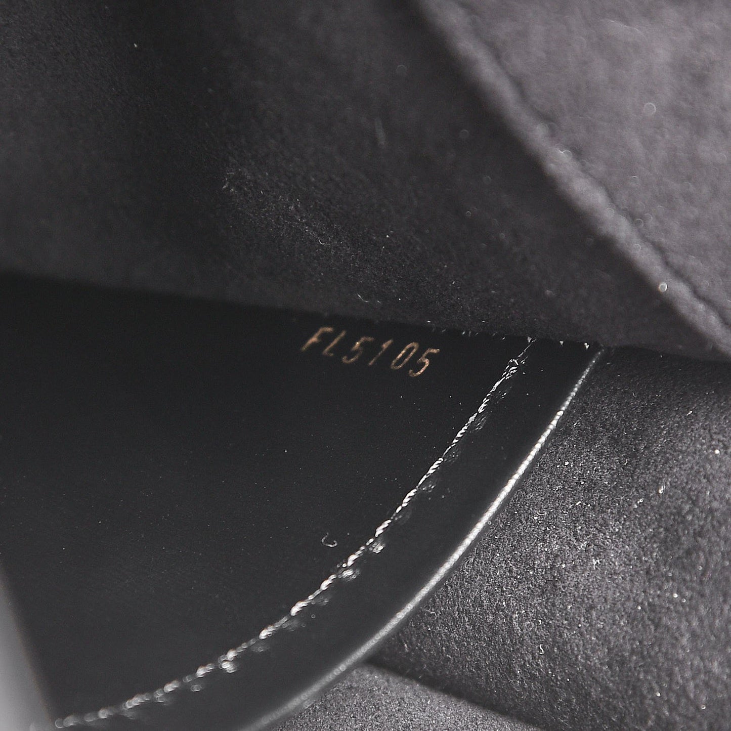 Calfskin Chain Louise GM Black