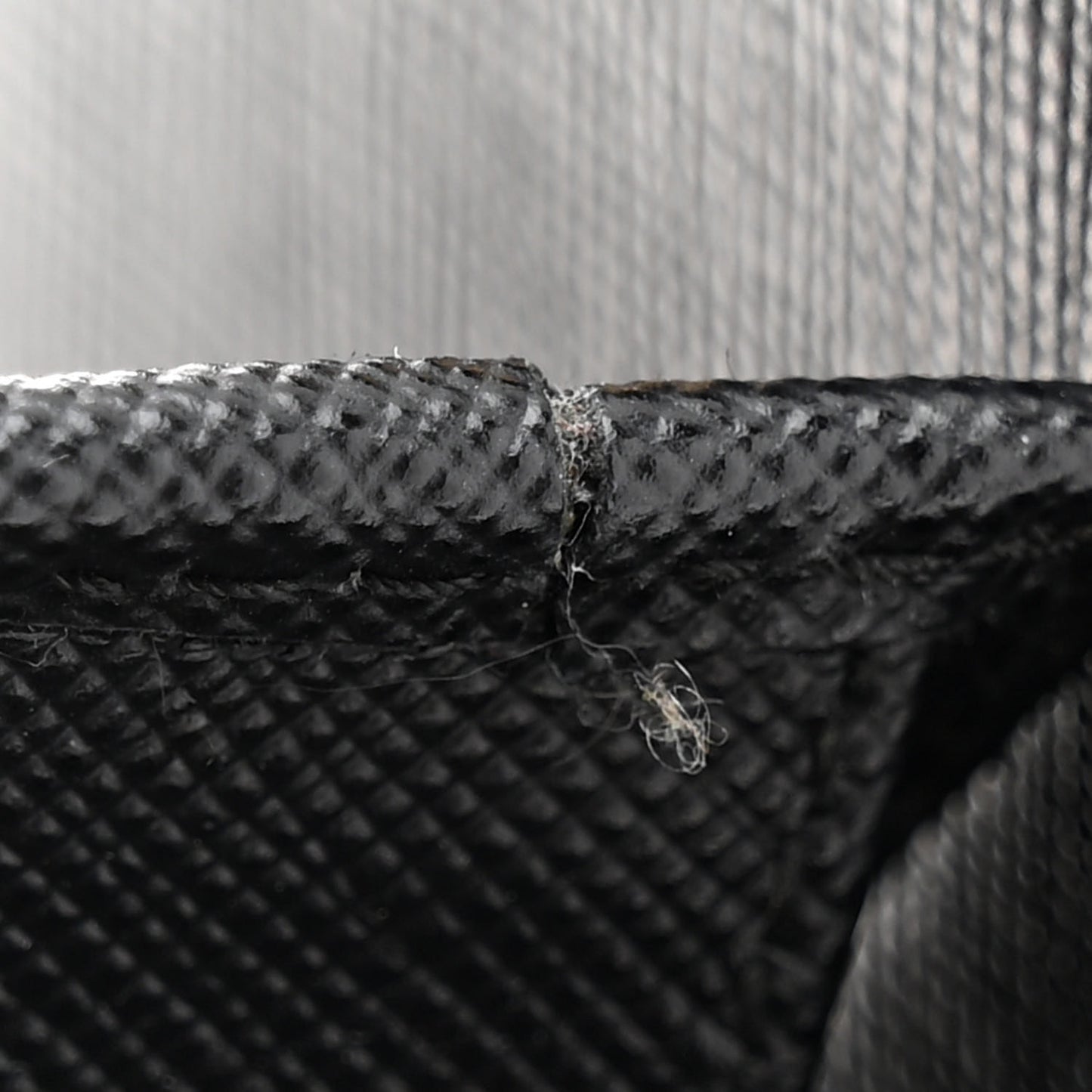 Saffiano Metal Oro Chain Wallet Black